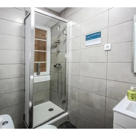 Apartment Houze Spacious 9 Bedroom Flat In Central Lisbon